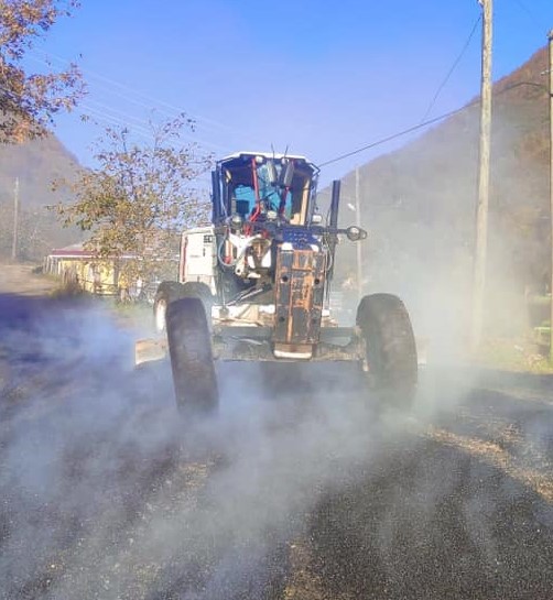 Giresun İl Özel İdaresi Keşap ilçesi Yolağzı Yağlıdere ilçesi Kanlıca köyünde sıcak asfalt serimi gerçekleştirdi