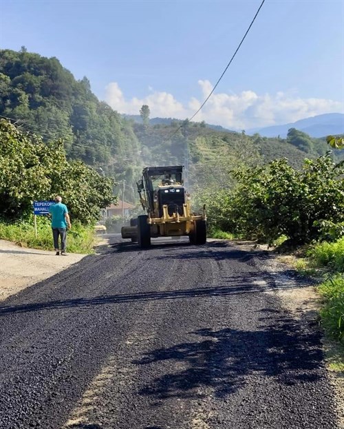 Espiye Kardibi-Aralıcak grup yolunda asfalt çalışması yapıldı